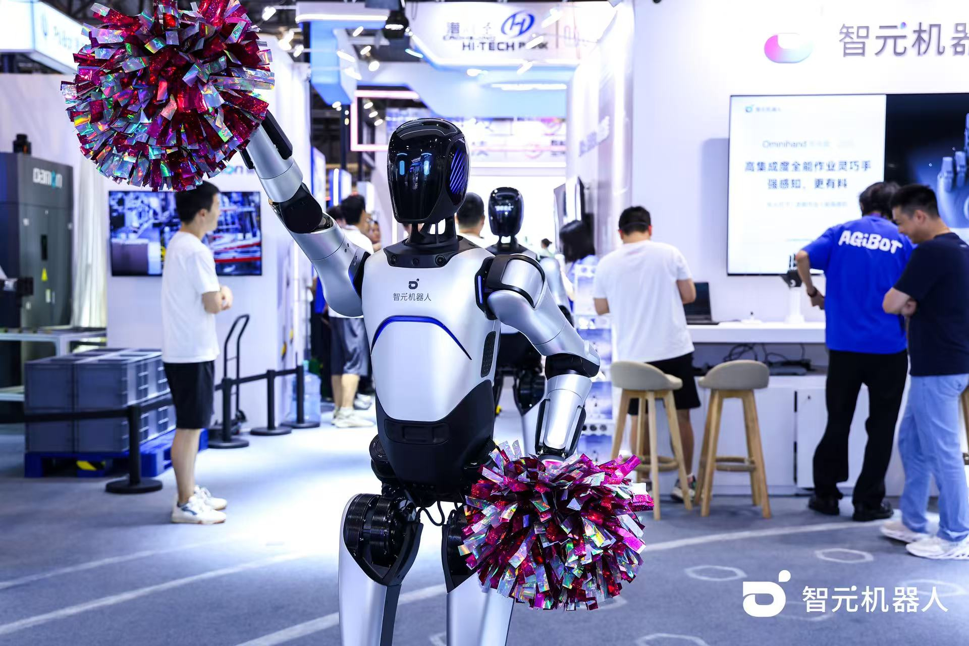 bbin寶盈機器人 WAIC 首日展臺火爆，機器人家族集體打工忙不停